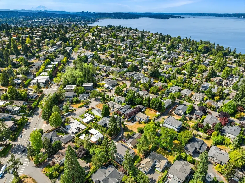 719 19th Lane W Kirkland WA 98033