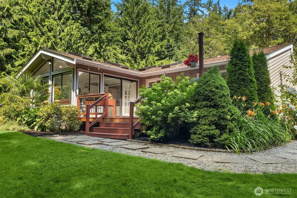 11471 Kallgren Road NE Bainbridge Island WA 98110
