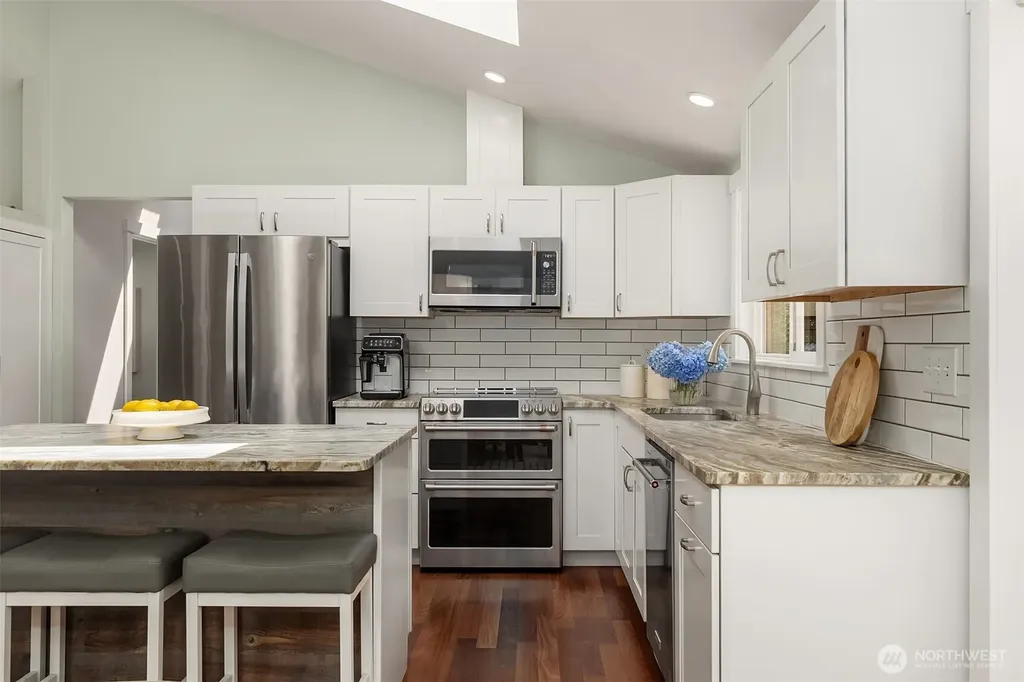 11471 Kallgren Road NE Bainbridge Island WA 98110