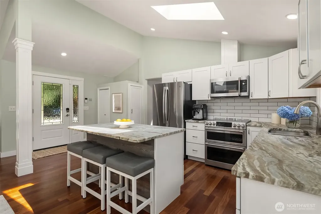 11471 Kallgren Road NE Bainbridge Island WA 98110