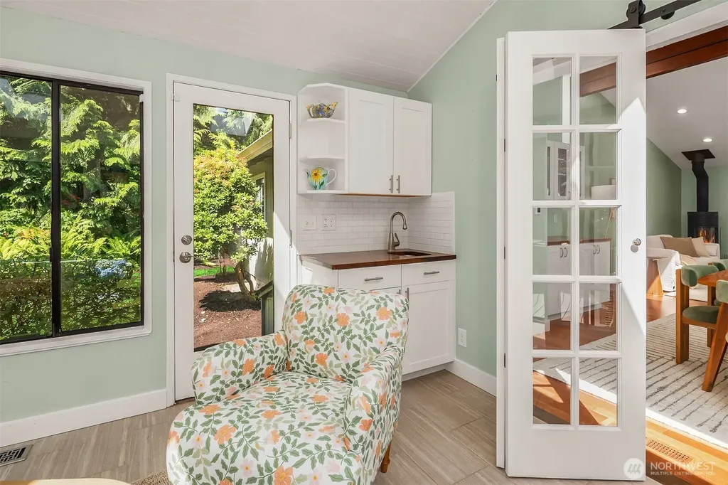 11471 Kallgren Road NE Bainbridge Island WA 98110