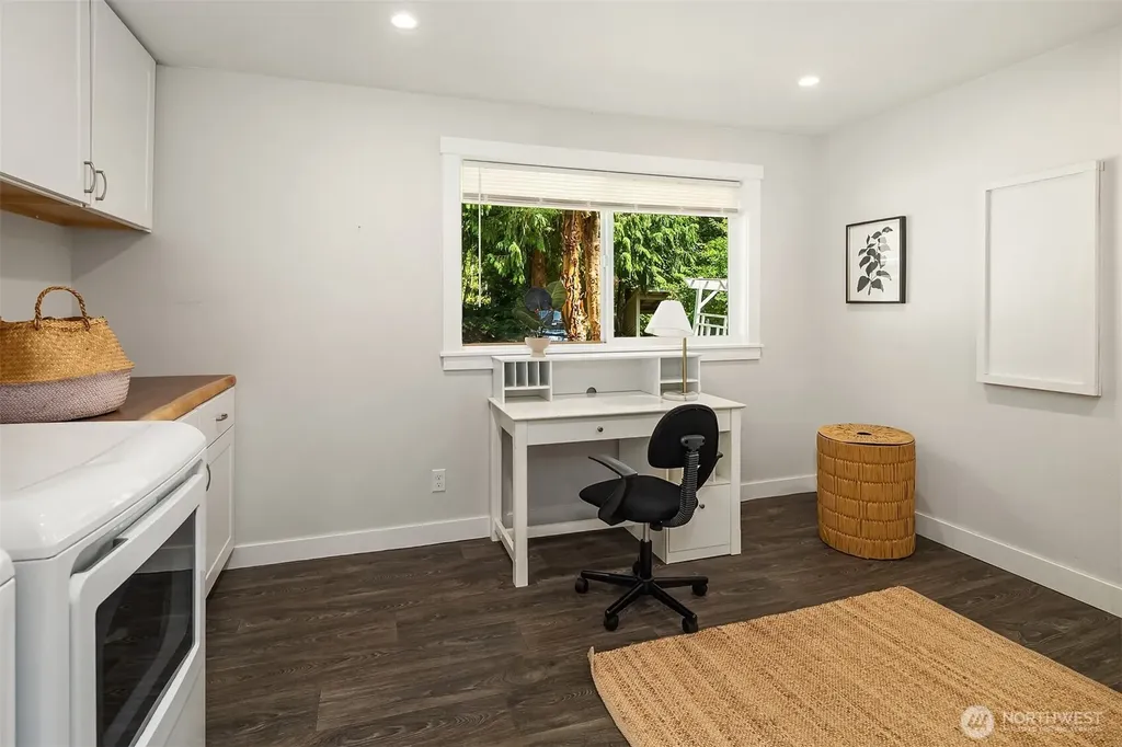 11471 Kallgren Road NE Bainbridge Island WA 98110