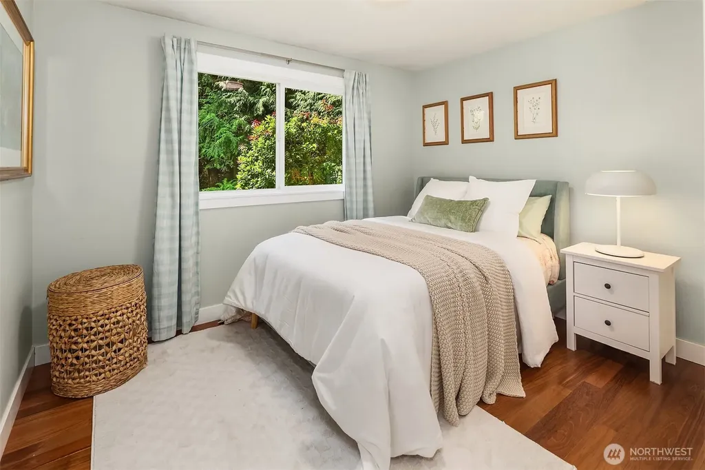 11471 Kallgren Road NE Bainbridge Island WA 98110