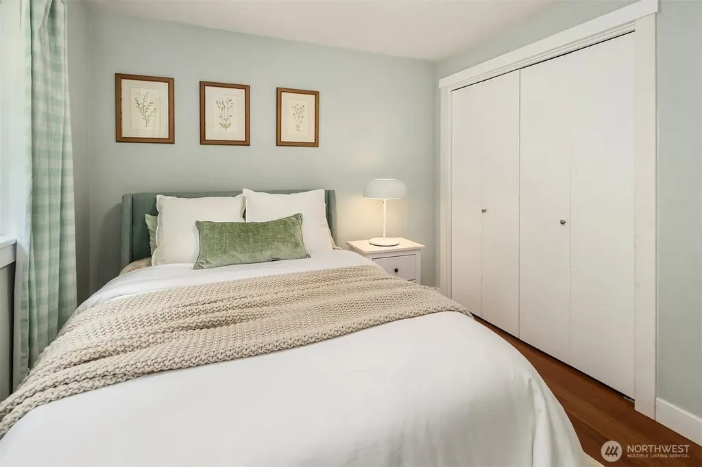 11471 Kallgren Road NE Bainbridge Island WA 98110