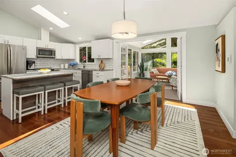 11471 Kallgren Road NE Bainbridge Island WA 98110