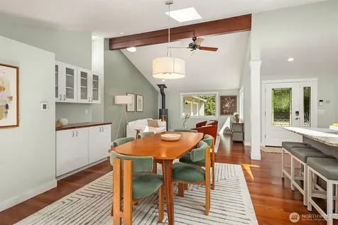 11471 Kallgren Road NE Bainbridge Island WA 98110