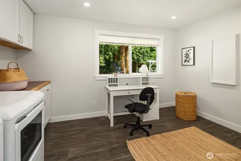 11471 Kallgren Road NE Bainbridge Island WA 98110