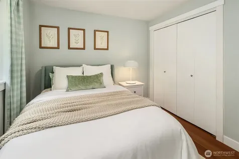 11471 Kallgren Road NE Bainbridge Island WA 98110