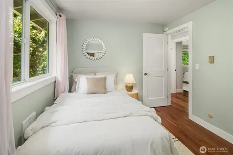 11471 Kallgren Road NE Bainbridge Island WA 98110