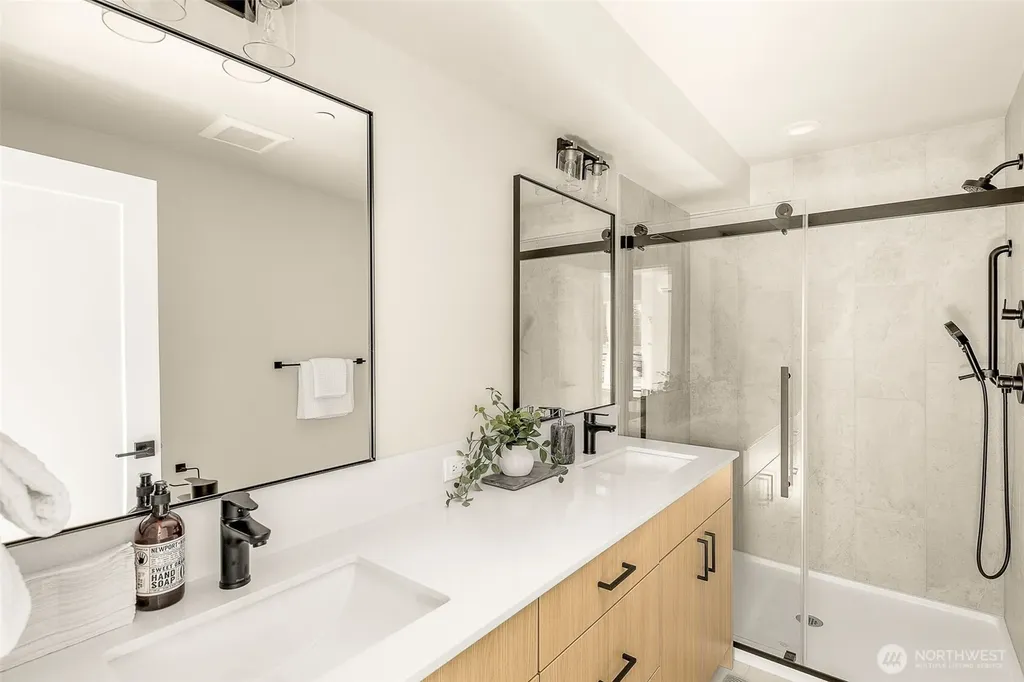 7624 NE Bothell Way Kenmore WA 98028