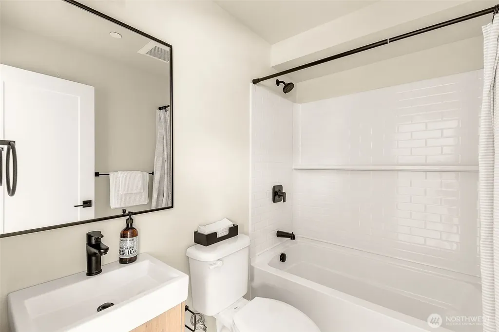 7624 NE Bothell Way Kenmore WA 98028