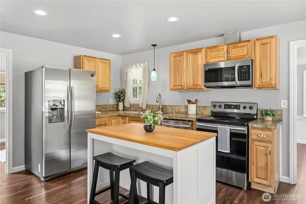 2437 Rocky Point Road NW Bremerton WA 98312