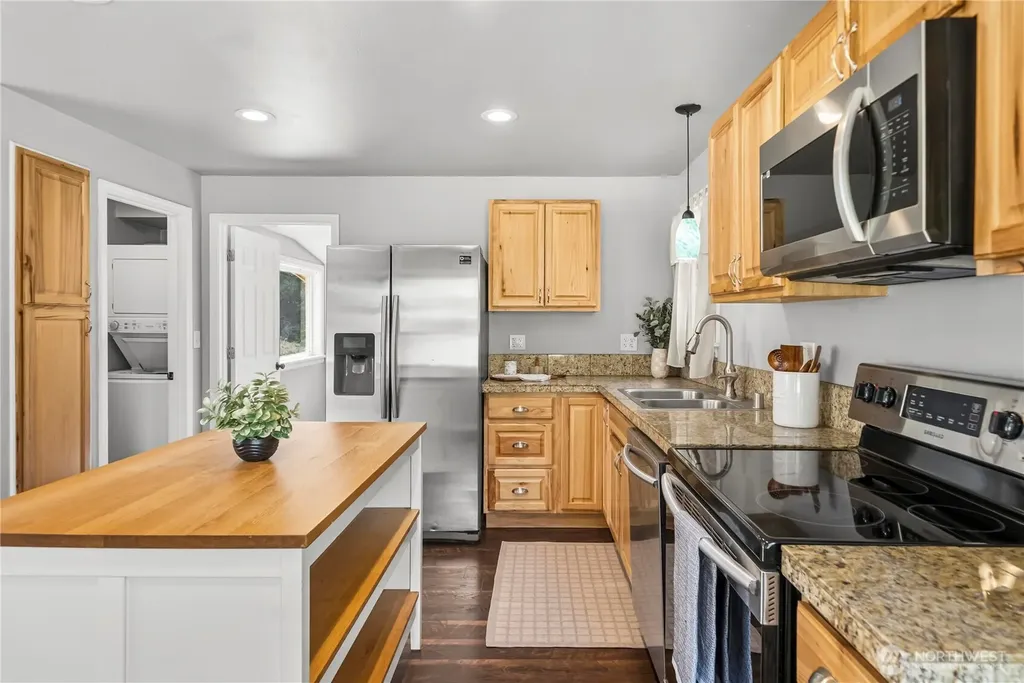2437 Rocky Point Road NW Bremerton WA 98312