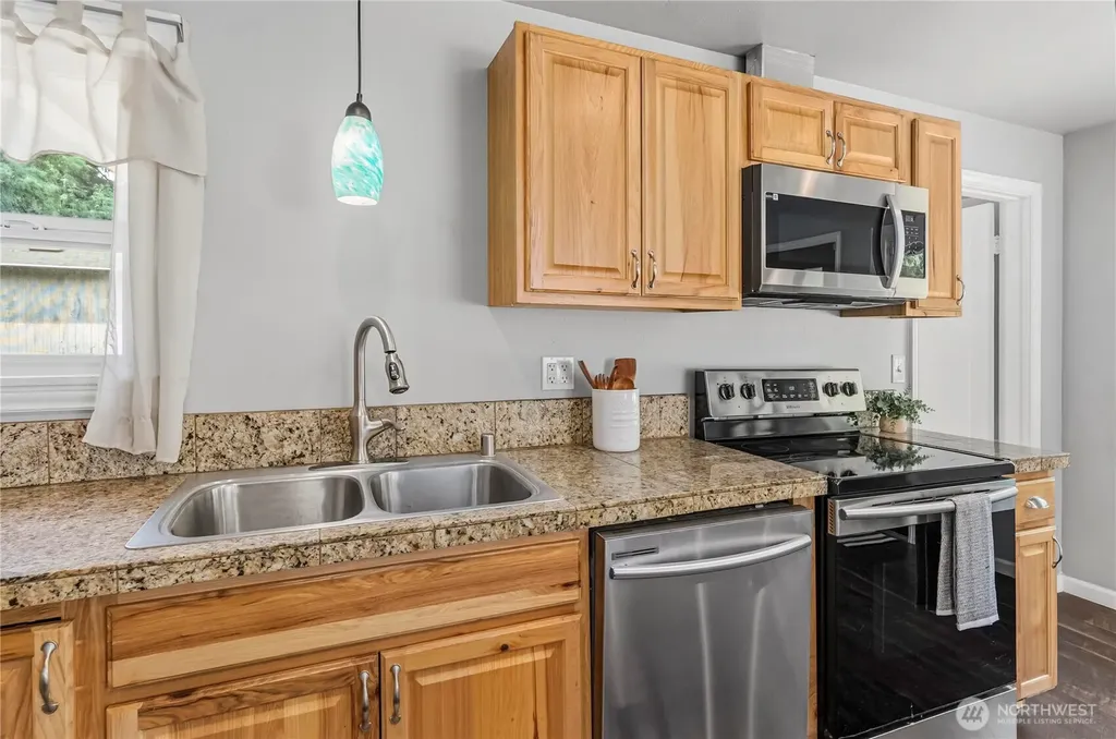 2437 Rocky Point Road NW Bremerton WA 98312
