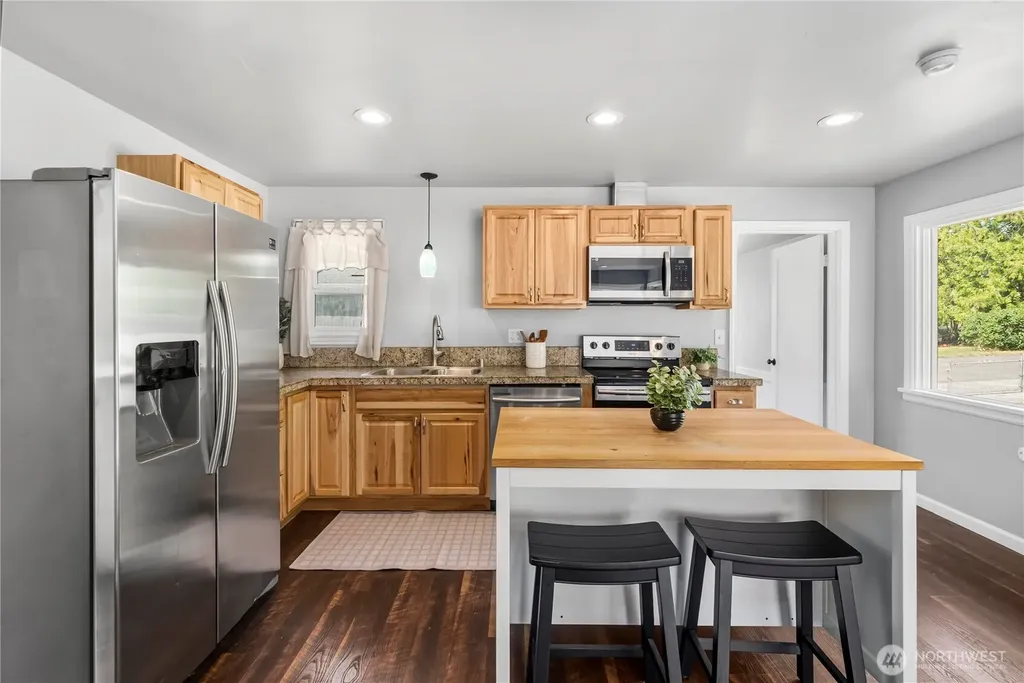 2437 Rocky Point Road NW Bremerton WA 98312