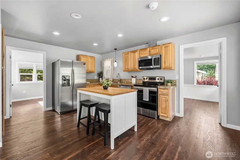 2437 Rocky Point Road NW Bremerton WA 98312