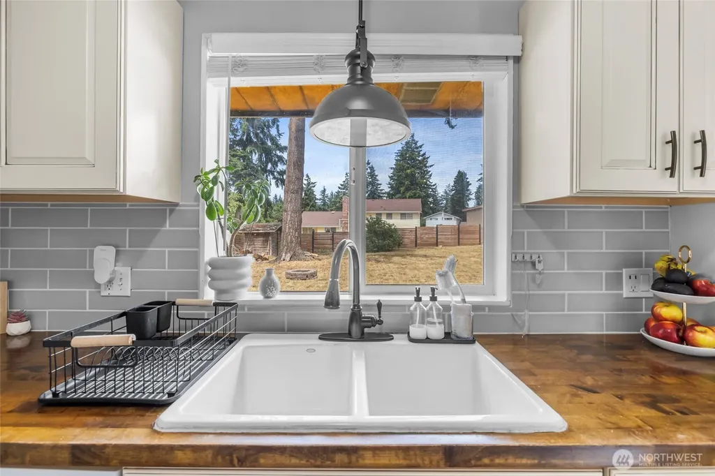 1580 NE 11th Avenue Oak Harbor WA 98277