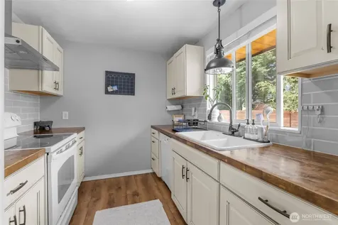 1580 NE 11th Avenue Oak Harbor WA 98277