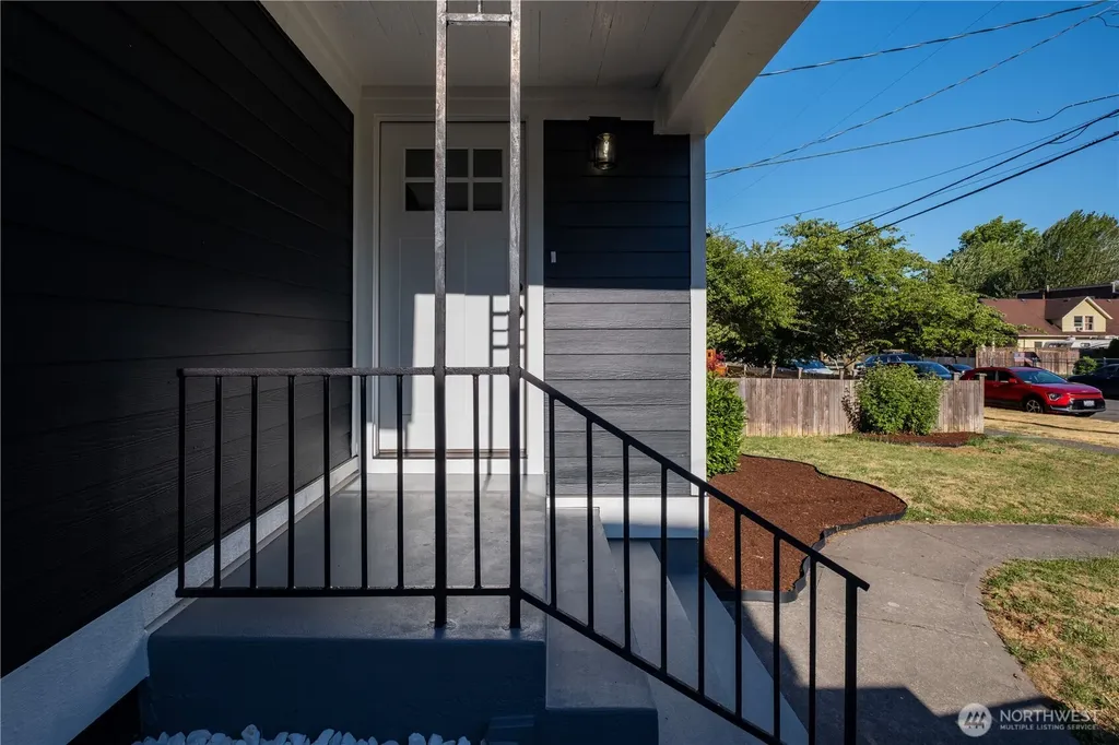 869 S 40th Street Tacoma WA 98418