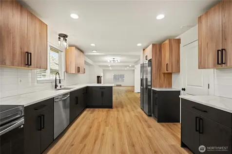 869 S 40th Street Tacoma WA 98418