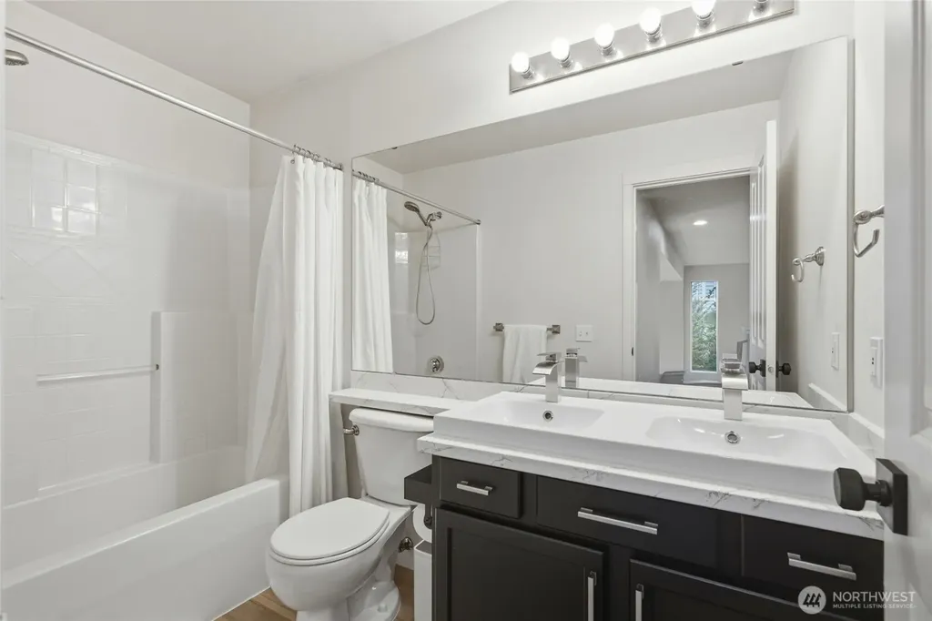 4109 S 220th Place Kent WA 98032