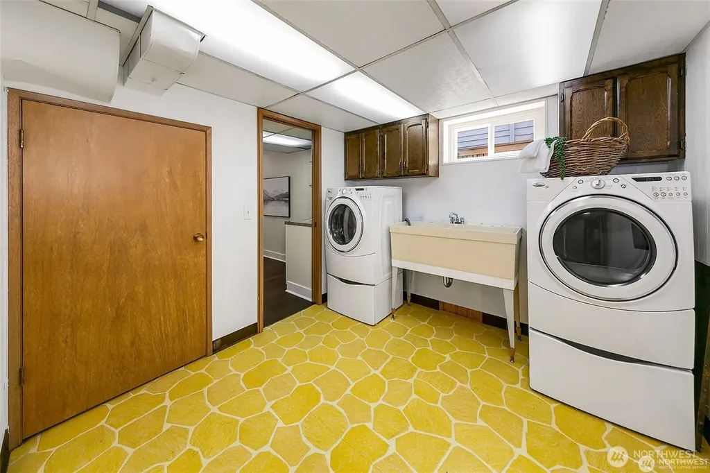 647 NW 51st Street Seattle WA 98107