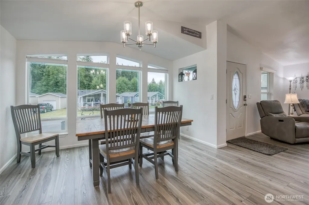 1019 Stanford Drive Cosmopolis WA 98537