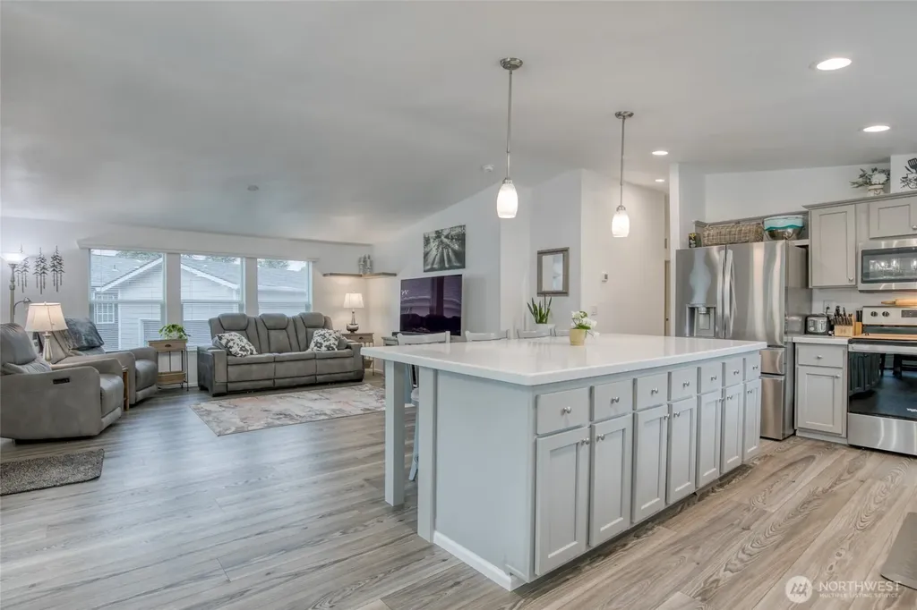 1019 Stanford Drive Cosmopolis WA 98537