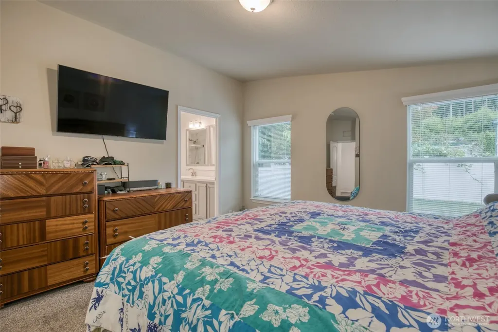 1019 Stanford Drive Cosmopolis WA 98537