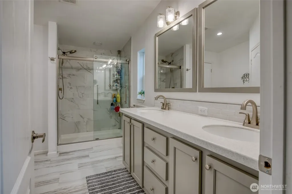 1019 Stanford Drive Cosmopolis WA 98537