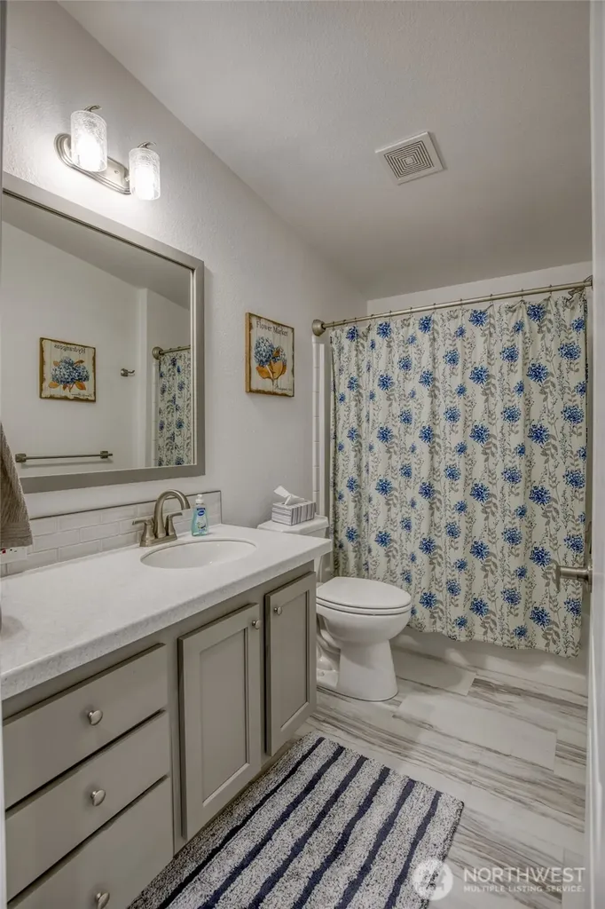 1019 Stanford Drive Cosmopolis WA 98537