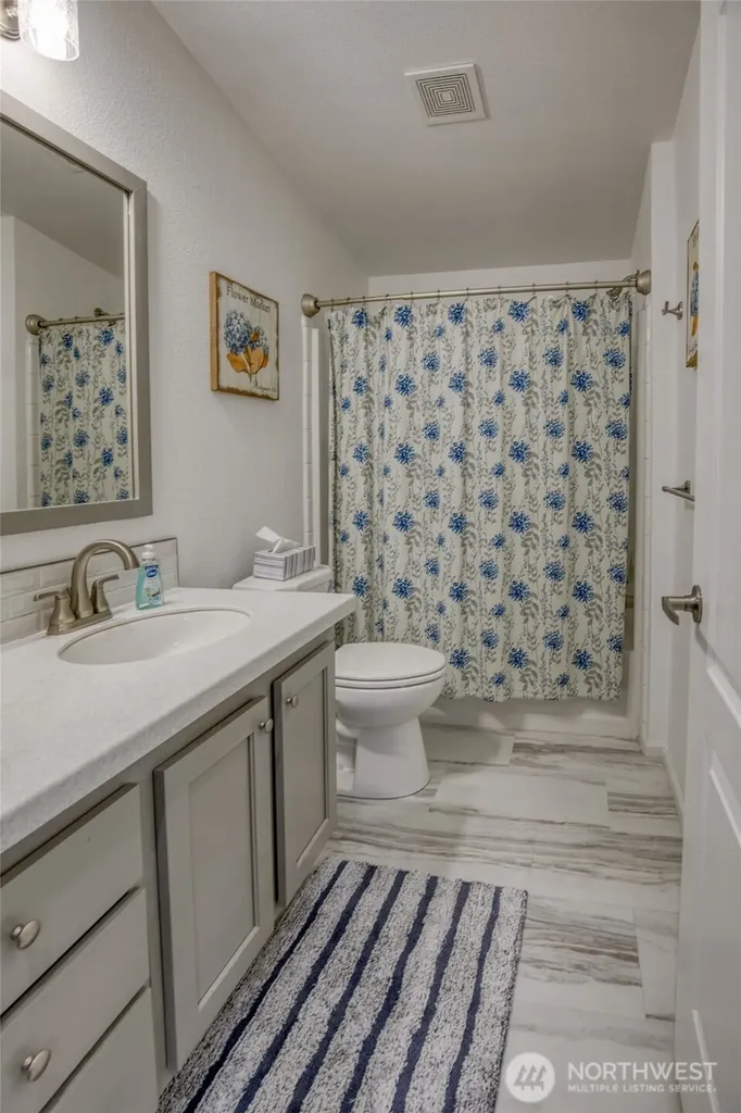 1019 Stanford Drive Cosmopolis WA 98537