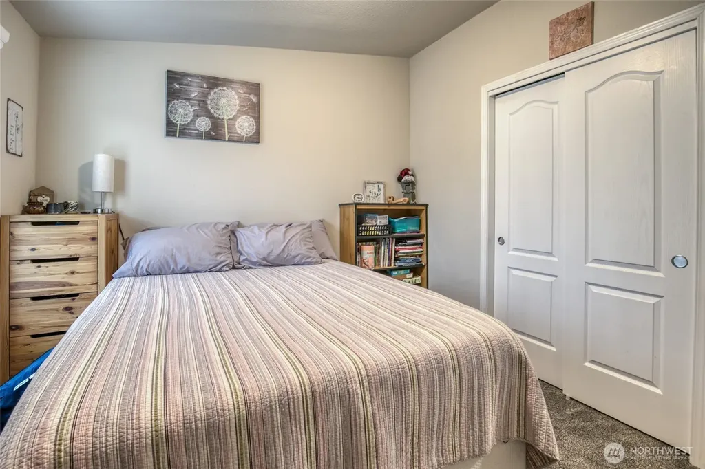 1019 Stanford Drive Cosmopolis WA 98537