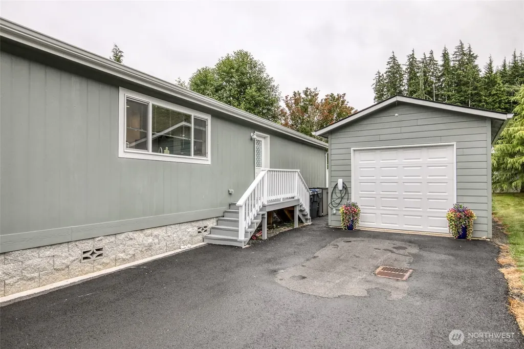 1019 Stanford Drive Cosmopolis WA 98537