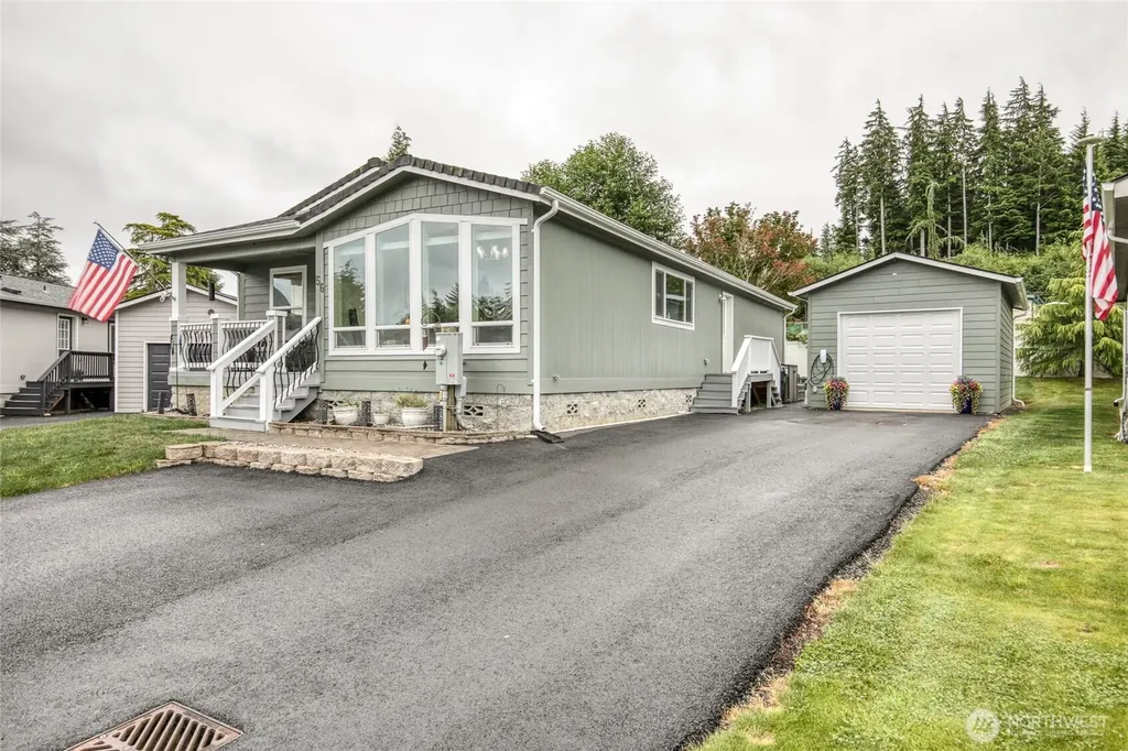 1019 Stanford Drive Cosmopolis WA 98537