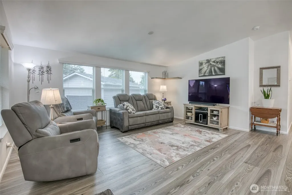 1019 Stanford Drive Cosmopolis WA 98537