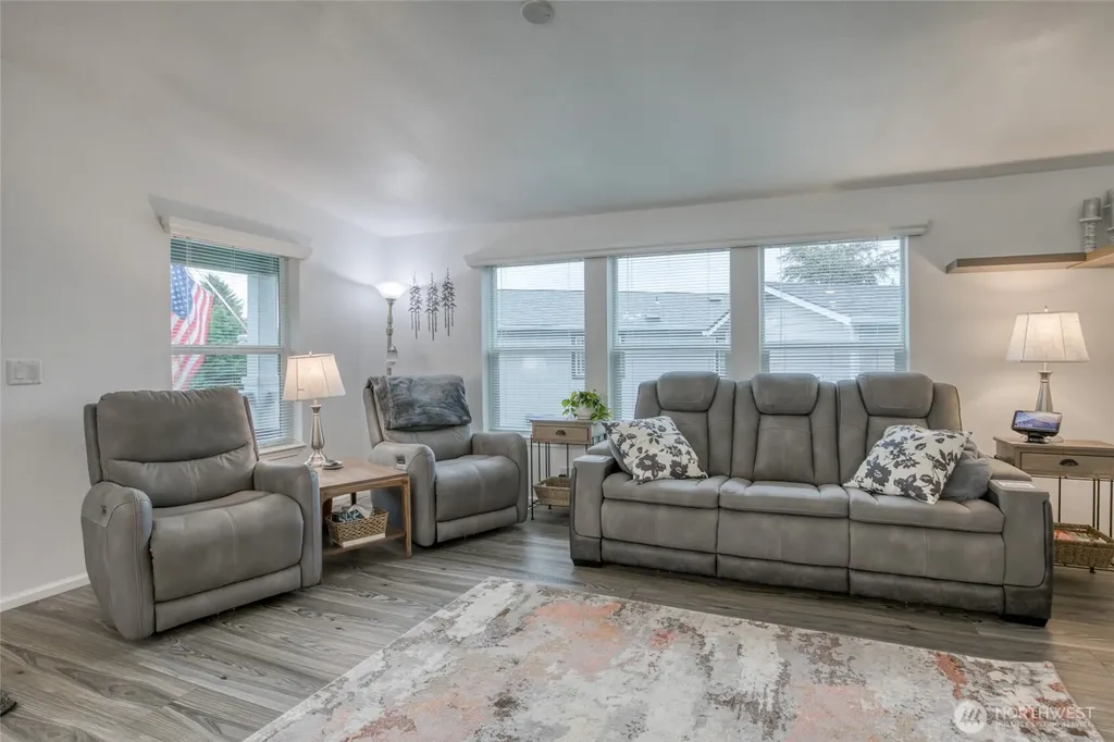 1019 Stanford Drive Cosmopolis WA 98537