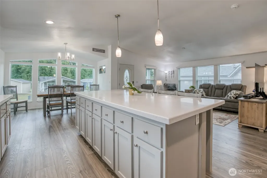 1019 Stanford Drive Cosmopolis WA 98537