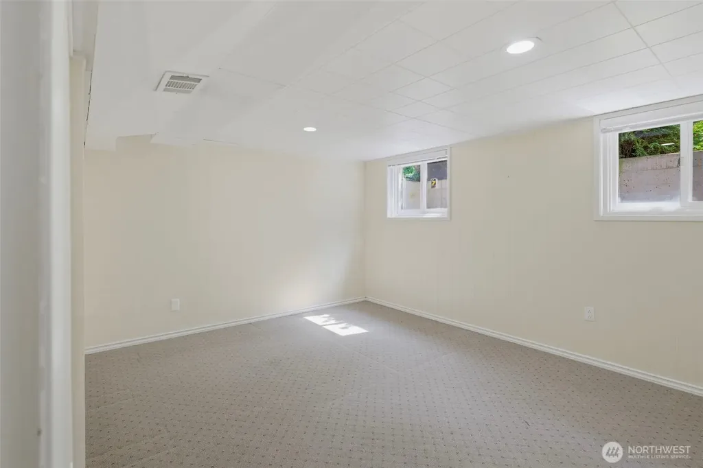 1024 Daniels Drive Fircrest WA 98466
