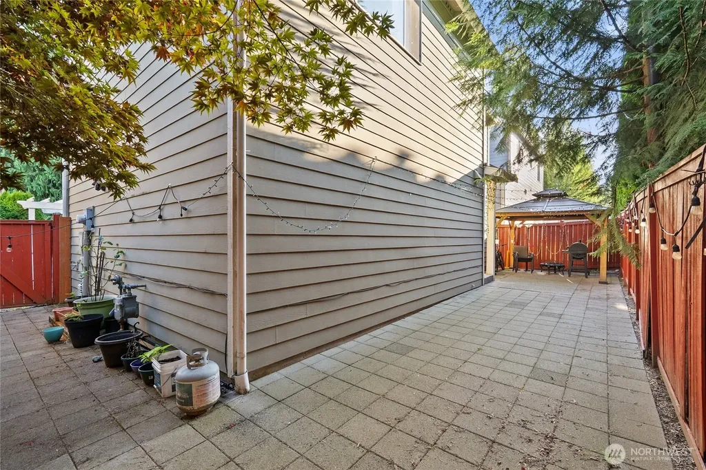 17252 NE 119th Way Redmond WA 98052
