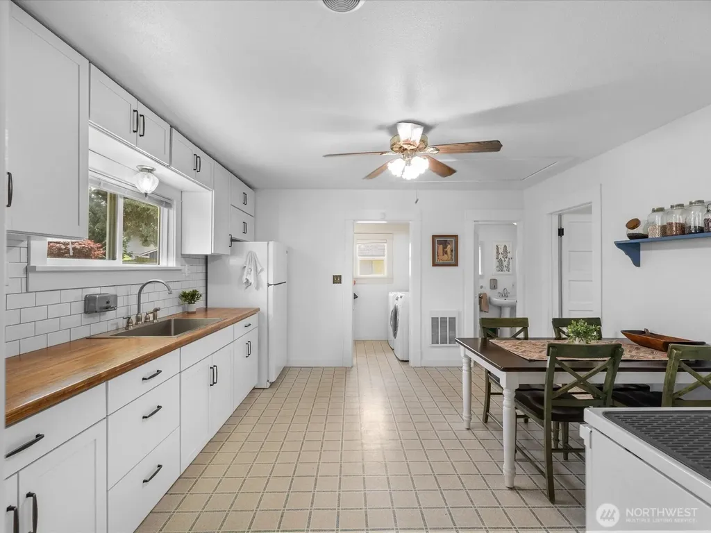 2212 Columbia Avenue Everett WA 98203