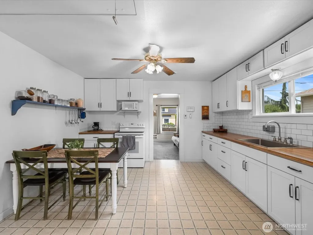 2212 Columbia Avenue Everett WA 98203