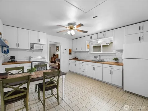 2212 Columbia Avenue Everett WA 98203