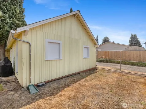 2212 Columbia Avenue Everett WA 98203