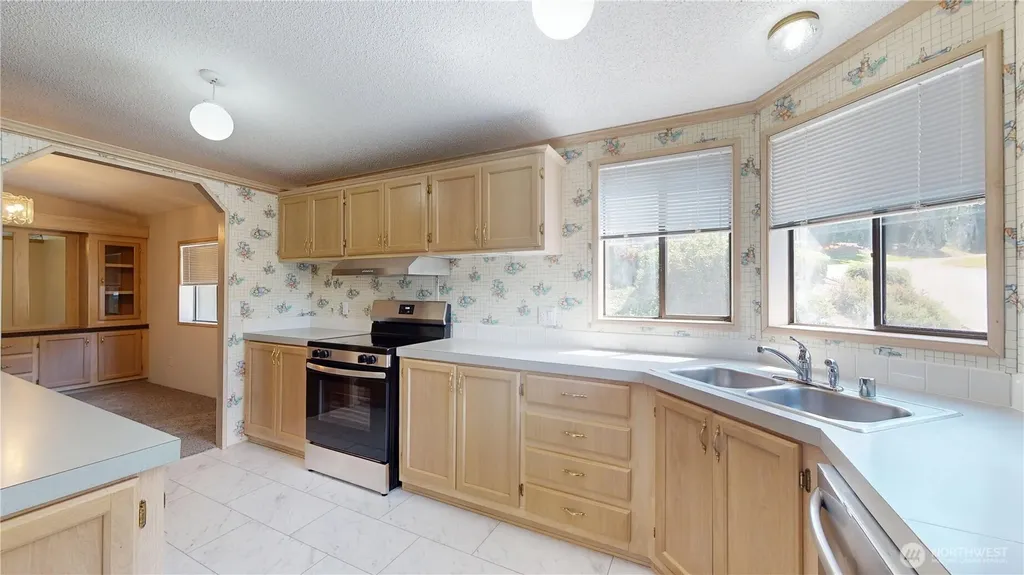 9470 Silver Creek Lane Bremerton WA 98311