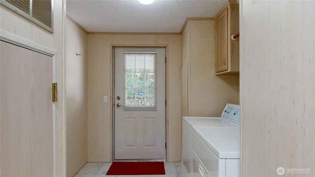 9470 Silver Creek Lane Bremerton WA 98311