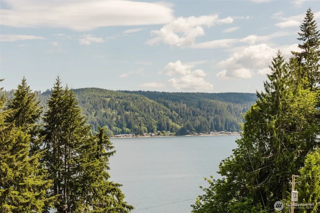 30 NE Alta Vista Drive Belfair WA 98528