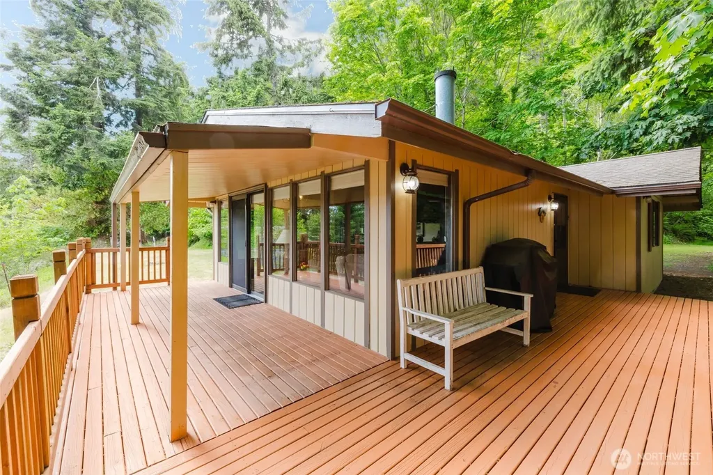 30 NE Alta Vista Drive Belfair WA 98528