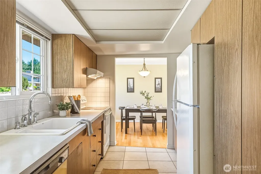 9804 241st Place SW Edmonds WA 98020