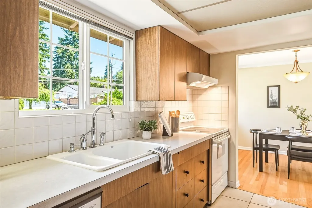 9804 241st Place SW Edmonds WA 98020